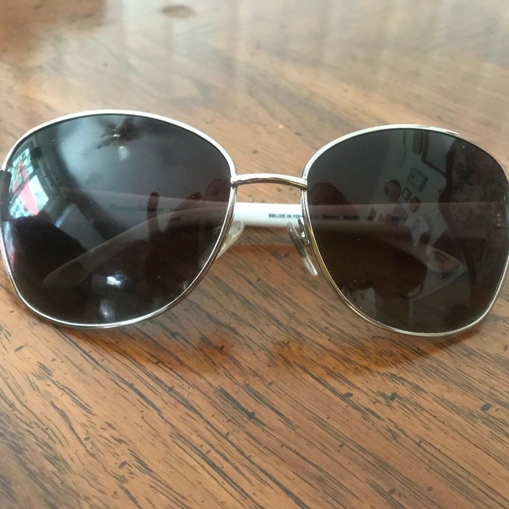 Tommy Bahama Sunglasses & Case